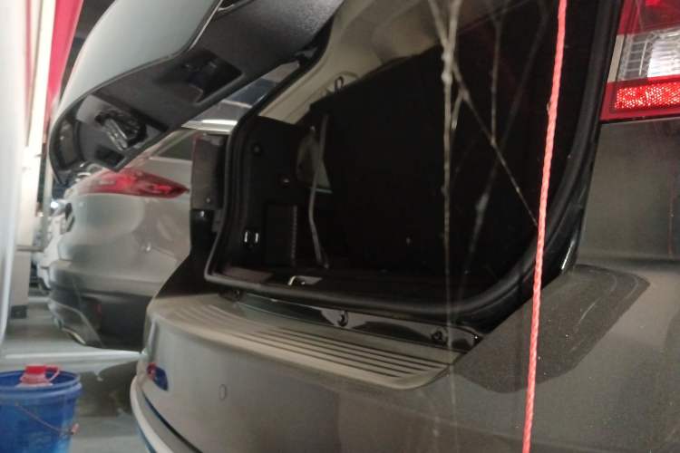 Used Dodge Journey 2016 2.4L Two-Wheel-Drive Touring Edition Trunk