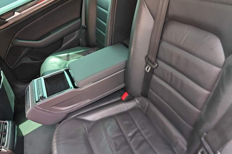 Used Volkswagen Phideon 2019 380TSI Two-Wheel Drive Business Edition China VI Standard