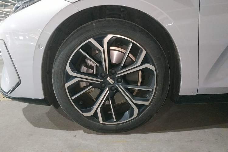 Used Geely Galaxy E8 2025 700 km Long-Range Intelligent Driving Version
