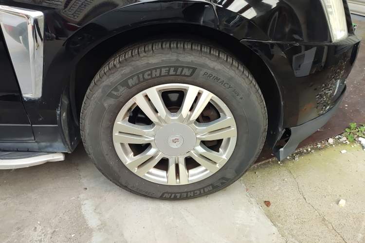 Used Cadillac SRX 2013 3.0L Comfort Model Right Front Wheel Hub