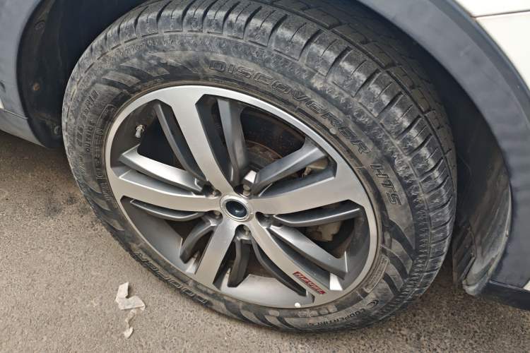Used Haval H6 2017 Red Label 2.0T Automatic Two-Wheel Drive ZhiShang Model Right Front Wheel Hub