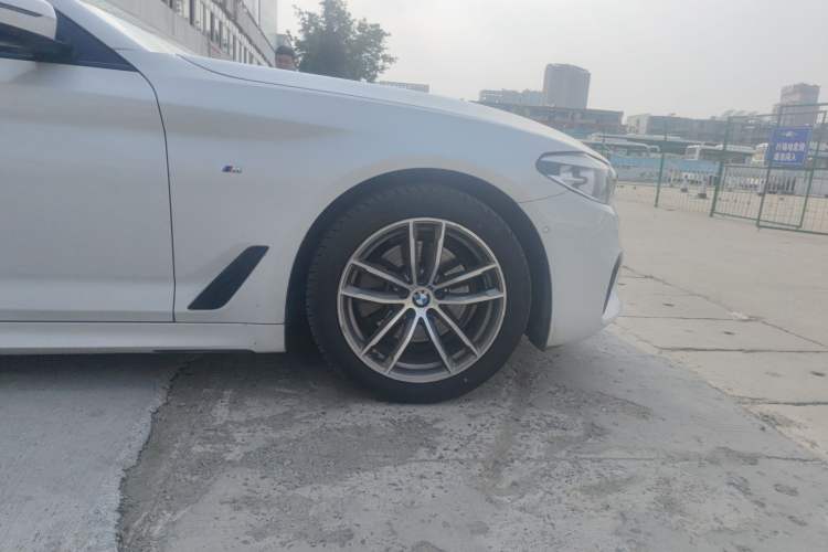 Used BMW 5 Series 2019 Restyled 525Li M Sport Package Right Front Wheel Hub