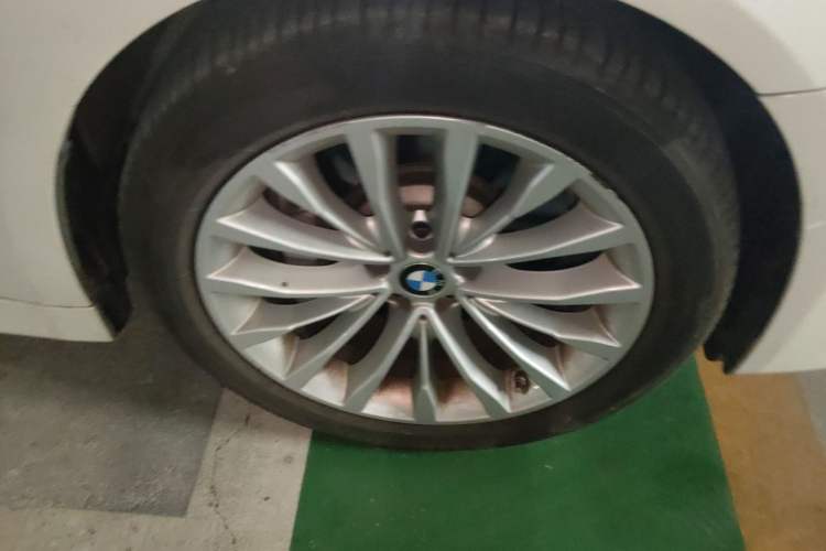 Used BMW 5 Series 2020 530Li Leading Edition Luxury Package Right Front Wheel Hub