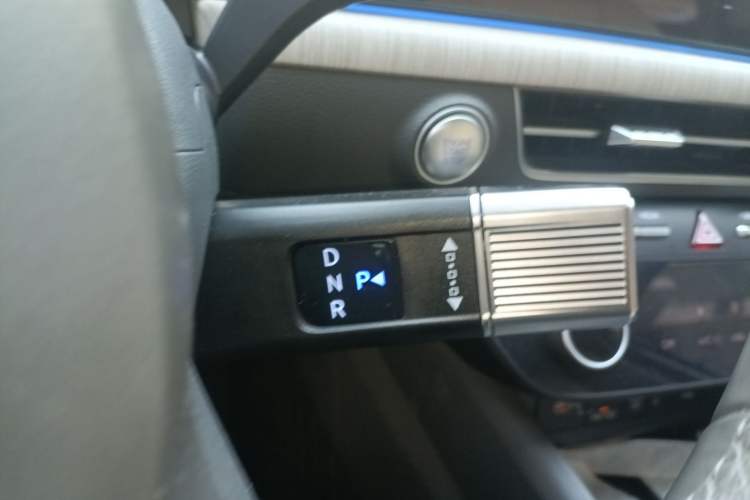 Used Hyundai Sonata 2024 1.5T Pro Gear Lever