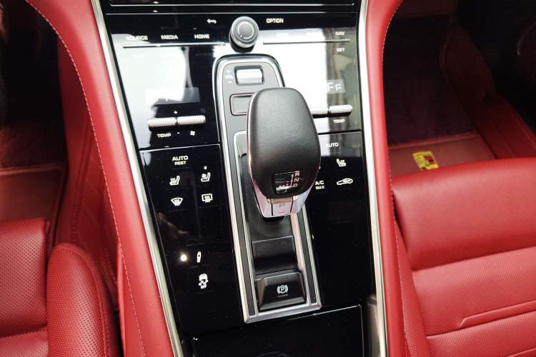 Used Porsche Panamera 2023 Panamera Executive Long Wheelbase 2.9T Gear Lever