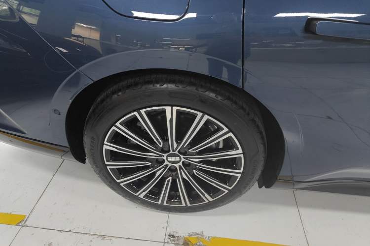 Used Geely Galaxy 8 2025 130km EM-P Starship Edition Exterior 5