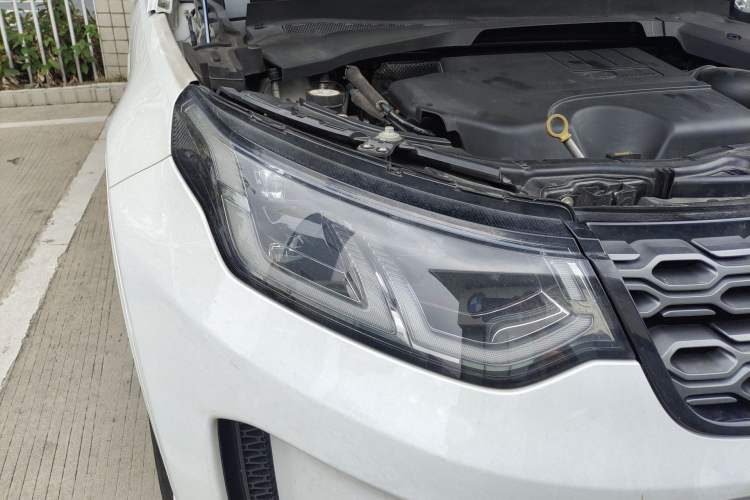 Used Land Rover Discovery Sport 2021 249 PS R-Dynamic SE Performance Tech Edition 7 Seats Right Front Headlight