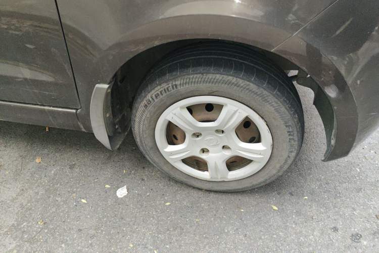 Used Dongfeng Fengon 330 2016 1.5L Manual Enjoyment Model DK15 Right Front Wheel Hub