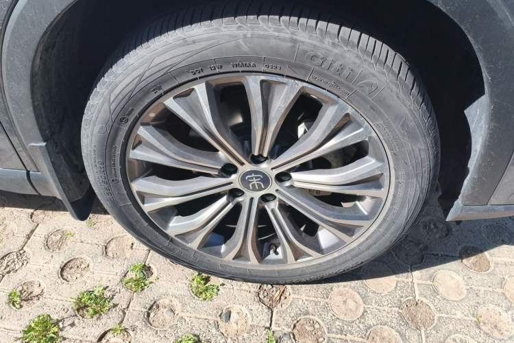 Used BYD Song Pro New Energy 2022 DM-i 110km Flagship Pro Model Right Front Wheel Hub