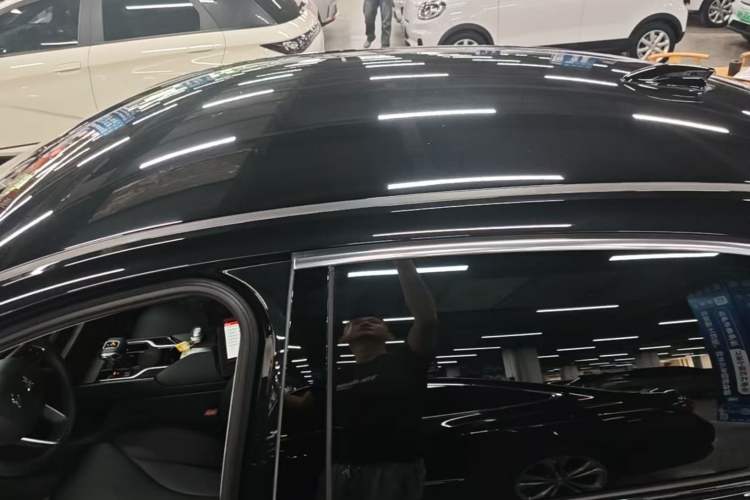 Used Hongqi E-QM5 2022 431 km Charge & Enjoy Edition Roof