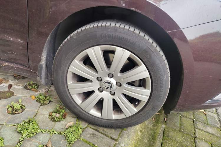 Used Skoda Superb 2013 1.4TSI DSG Sport Edition Right Front Wheel Hub