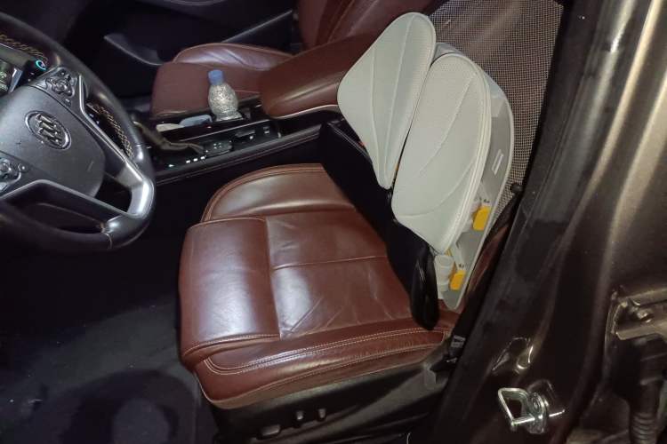 Used Buick LaCrosse 2013 2.4L SIDI Elite Comfort Version Left Front Seat