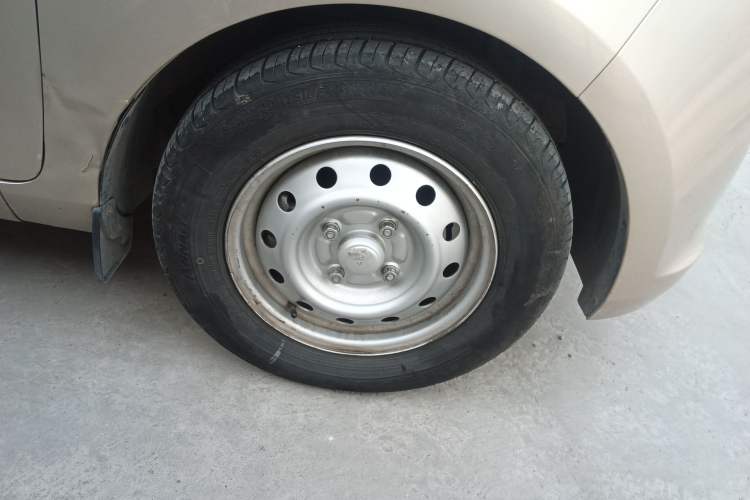 Used Wuling Rongguang V 2019 1.5L Practical Model China VI LAR Right Front Wheel Hub