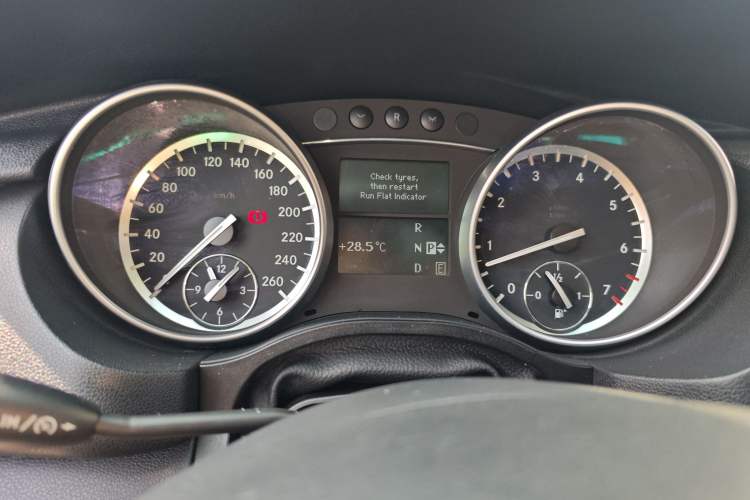 Used Mercedes-Benz R-Class 2014 R 320 4MATIC Business Model