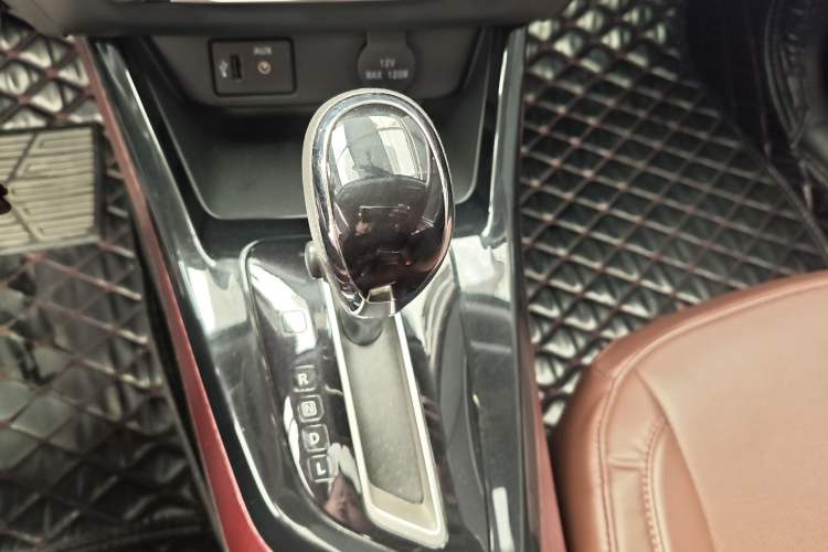 Used Nissan Lannia 2016 1.6L CVT Cool Edition Gear Lever