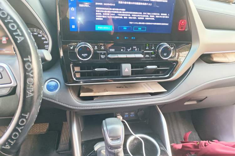 Used Toyota Highlander 2022 Dual-Engine 2.5L Four-Wheel Drive Prestige Version 7 Seats Audio And AC Panel