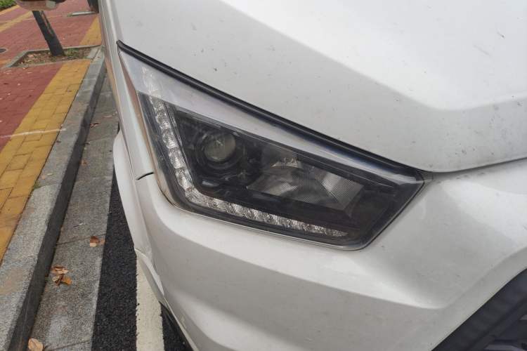 Used JMC Transit 2019 2.8T Commercial Version Short Wheelbase Mid-Roof 6-Seater China VI JX493