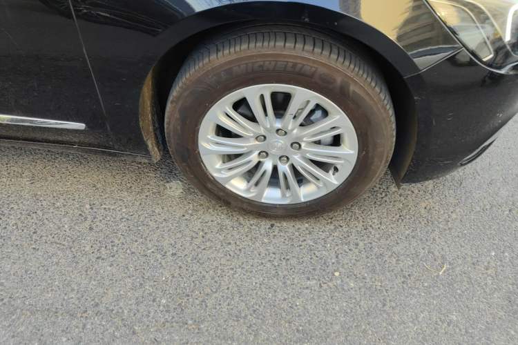 Used Buick LaCrosse 2018 20T Luxury Model Right Front Wheel Hub