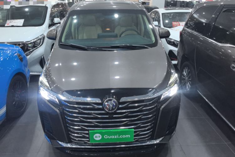 Used Buick GL8 2023 Facelifted Land Cruiser Executive Luxury Version
