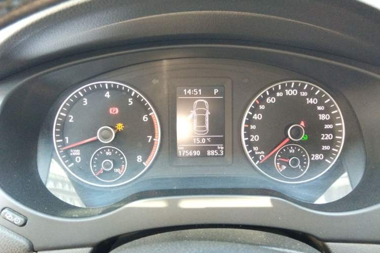Used Volkswagen Sagitar 2012 1.4TSI Automatic Luxury Edition Instrument Cluster