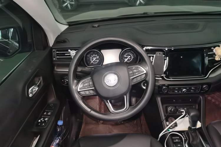 Used Jeep Commander 2018 2.0T Two-Wheel Drive Enjoyment Version China VI Emission Standard