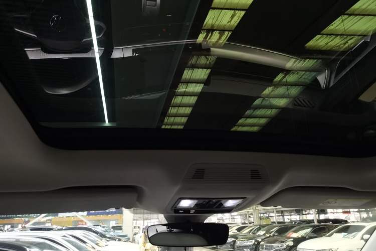 Used Volkswagen Tavendor 2023 330TSI Luxury Touring Edition Headliner