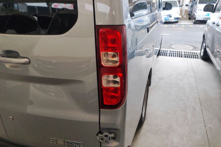 Used Wuling Yangguang 2024 300KM Comfort Version Passenger Van 75kW
