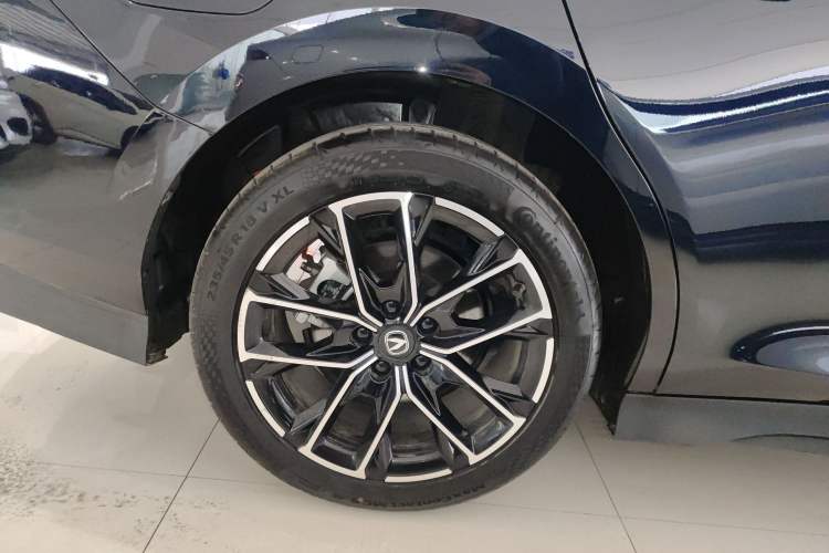 Used Changan UNI-V iDD 2024 Blue Whale Smart Electric iDD 136km Luxury Model