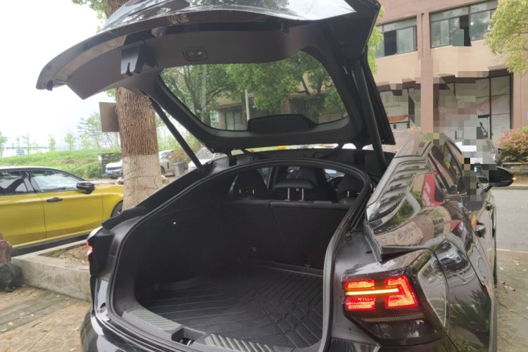 Used Lynk & Co 05 2022 2.0TD Four-Wheel Drive Dynamic Halo Trunk