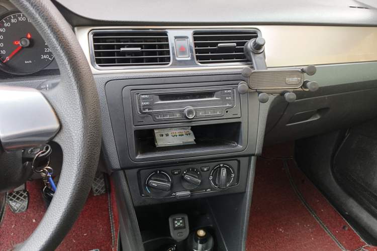 Used Volkswagen Santana 2013 1.6L Manual Fashion Edition Audio And AC Panel