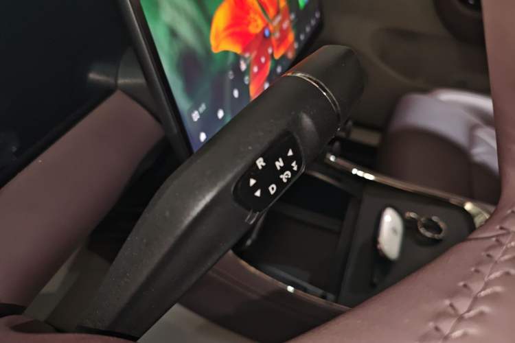 Used Leapmotor C11 2024 All-Electric 580 Luxury Edition Gear Lever