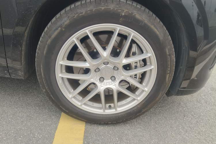 Used Lynk & Co 08 EM-P 2025 120km Long-Range Halo Right Front Wheel Hub