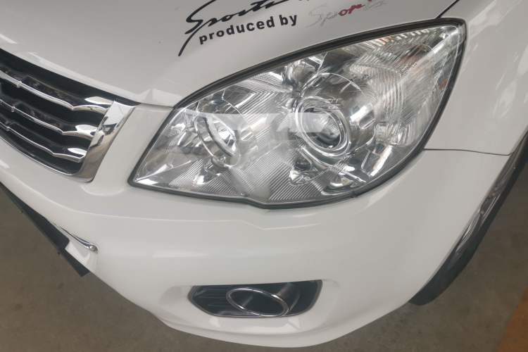 Used Haval H6 2016 Upgraded Model 1.5T Manual Two-Wheel Drive Elite Version Left Front Headlight