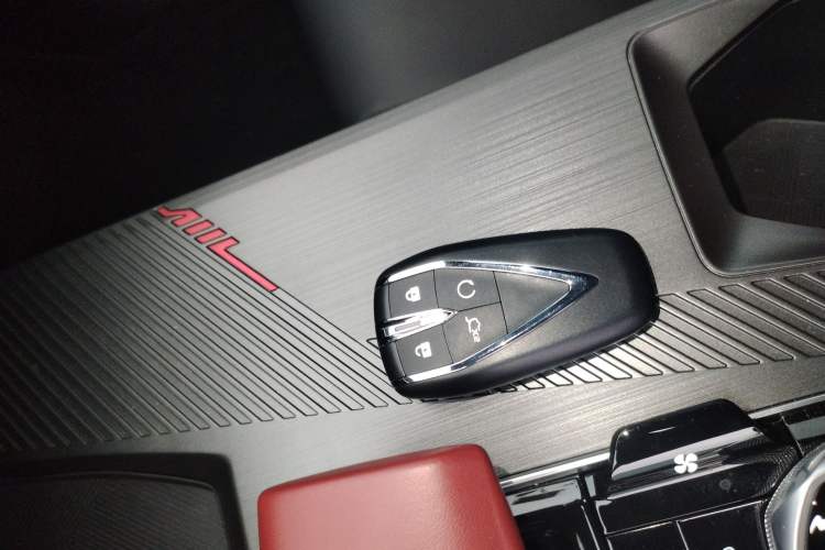 Used CHANGAN OSHAN Z6 2023 Blue Whale 1.5T DCT Smart Luxury Model Interior 1