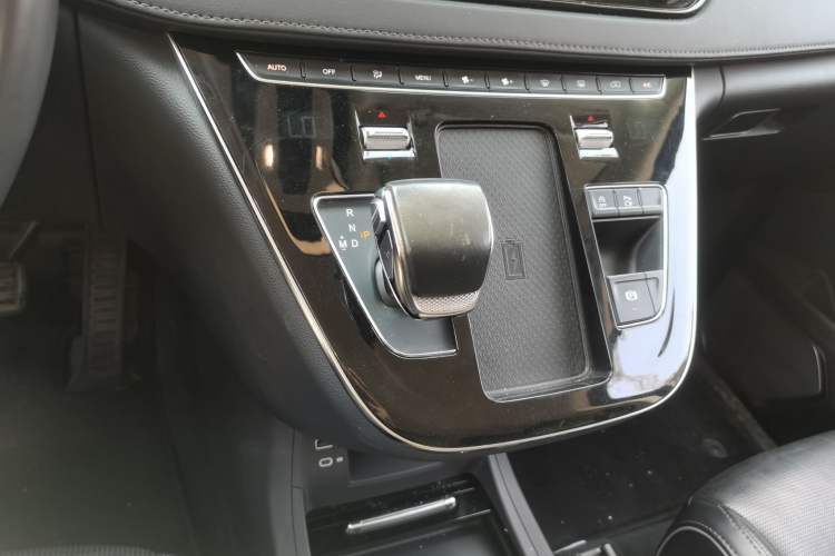 Used Hongqi HQ9 2023 2.0T Smart Connect Flagship Edition Gear Lever