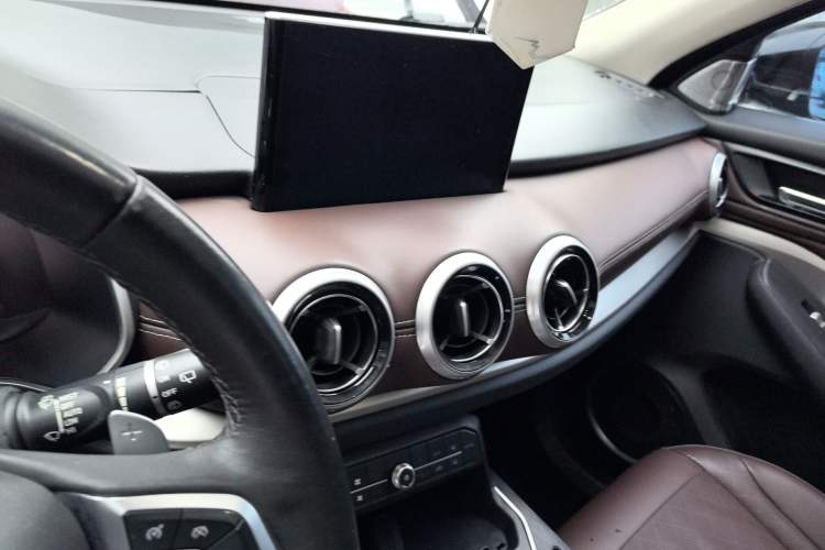 Used Wey VV6 2018 2.0T Two-Wheel-Drive Ultra-Luxury Version China V Standard