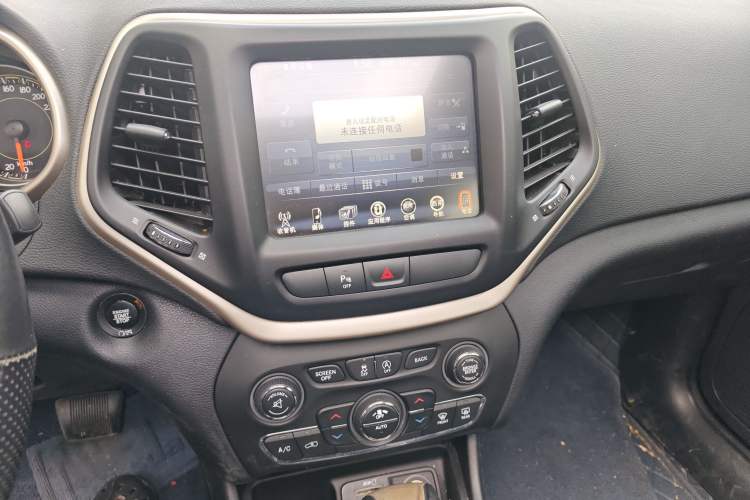 Used Jeep Cherokee 2017 2.0L Superior Edition
