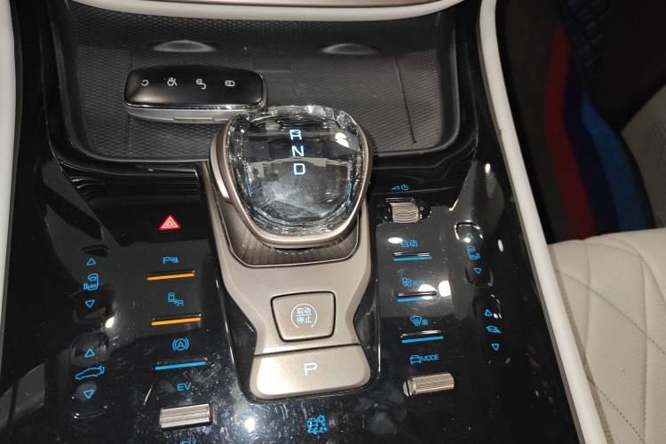 Used Denza D9 2022 DM-i 970 Four-Wheel Drive Prestige Model
