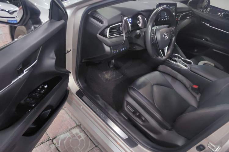 Used Toyota Camry 2021 2.0G Luxury Edition
