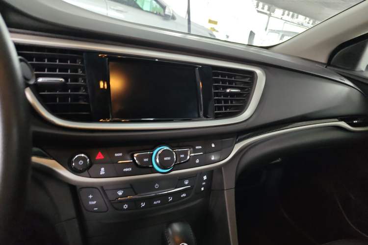 Used Buick GT 2015 15N Automatic Deluxe Edition Center Console