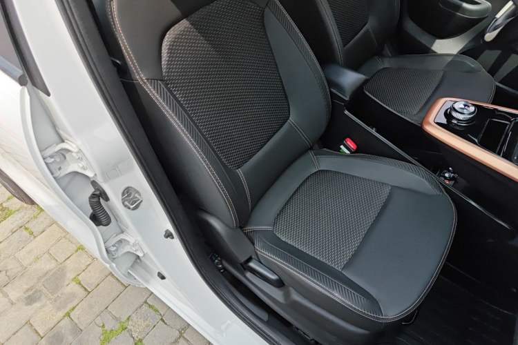 Used Dongfeng NAMMI BOX 2022 Revised Light Wind Edition 201 km Standard Version