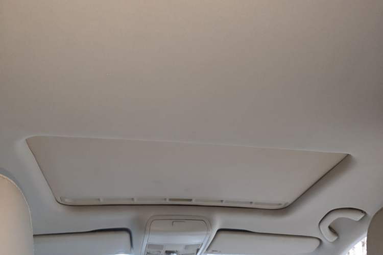 Used Volkswagen Sagitar 2012 1.4TSI Automatic Luxury Edition Headliner