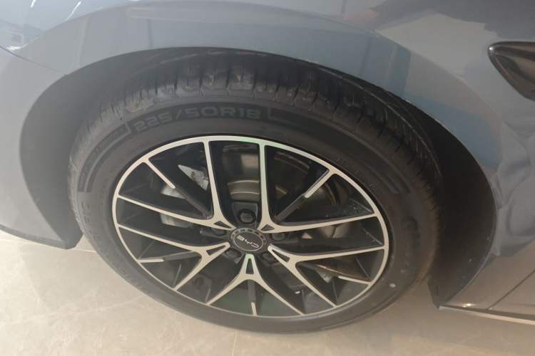 Used BYD Seal 07 DM-i 2025 Intelligent Driving Version DM-i 1.5L 125 km Prestige Edition Left Front Wheel Hub