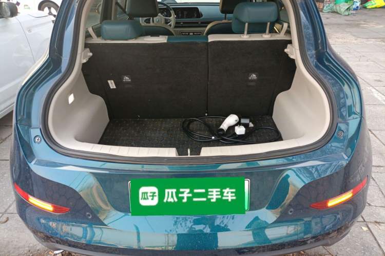 Used ORA Good Cat 2023 401 km Standard Range Luxury Version Lithium Iron Phosphate Trunk