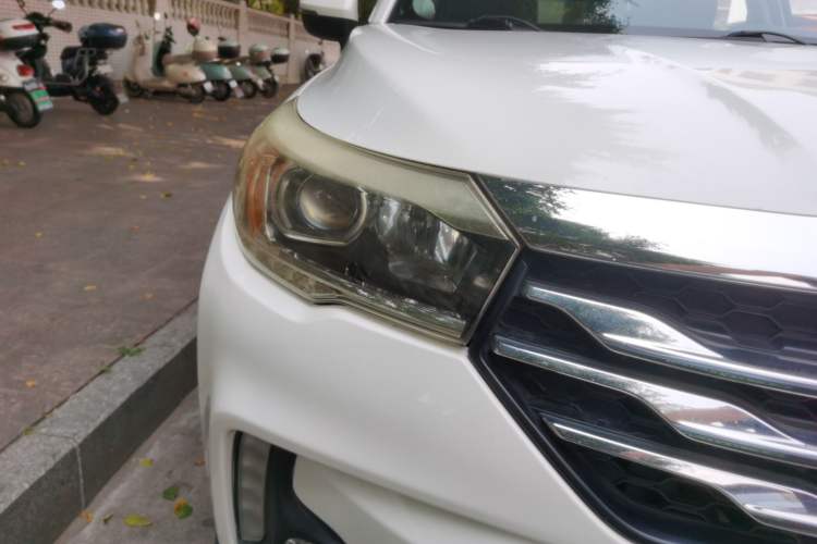 Used GAC Trumpchi GS4 2017 235T Manual Two-Wheel Drive Luxury Edition Right Front Headlight