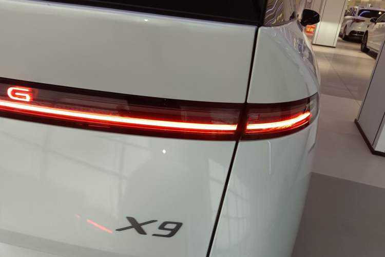 Used XPeng X9 2025 740 Ultra-Long Range Max Right Rear Taillight
