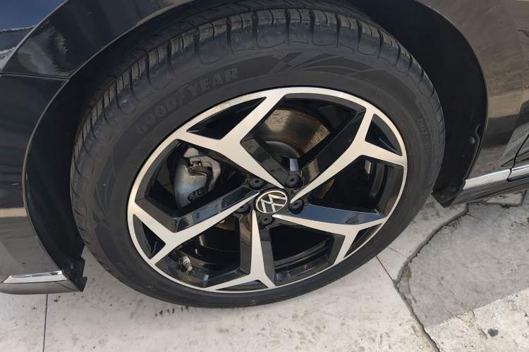 Used Volkswagen Magotan 2023 2 Million Units Commemorative Edition 330TSI DSG Luxury Version Exterior 4