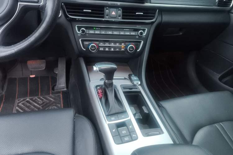 Used Kia K5 New Energy 2018 2.0L ZhiZun Edition
