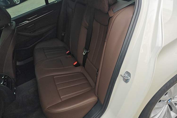 Used BMW 5 Series 2019 525Li Luxury Package Left Rear Seat