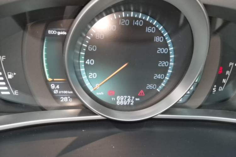 Used Volvo V40 2015 1.6T Zhiyi Edition